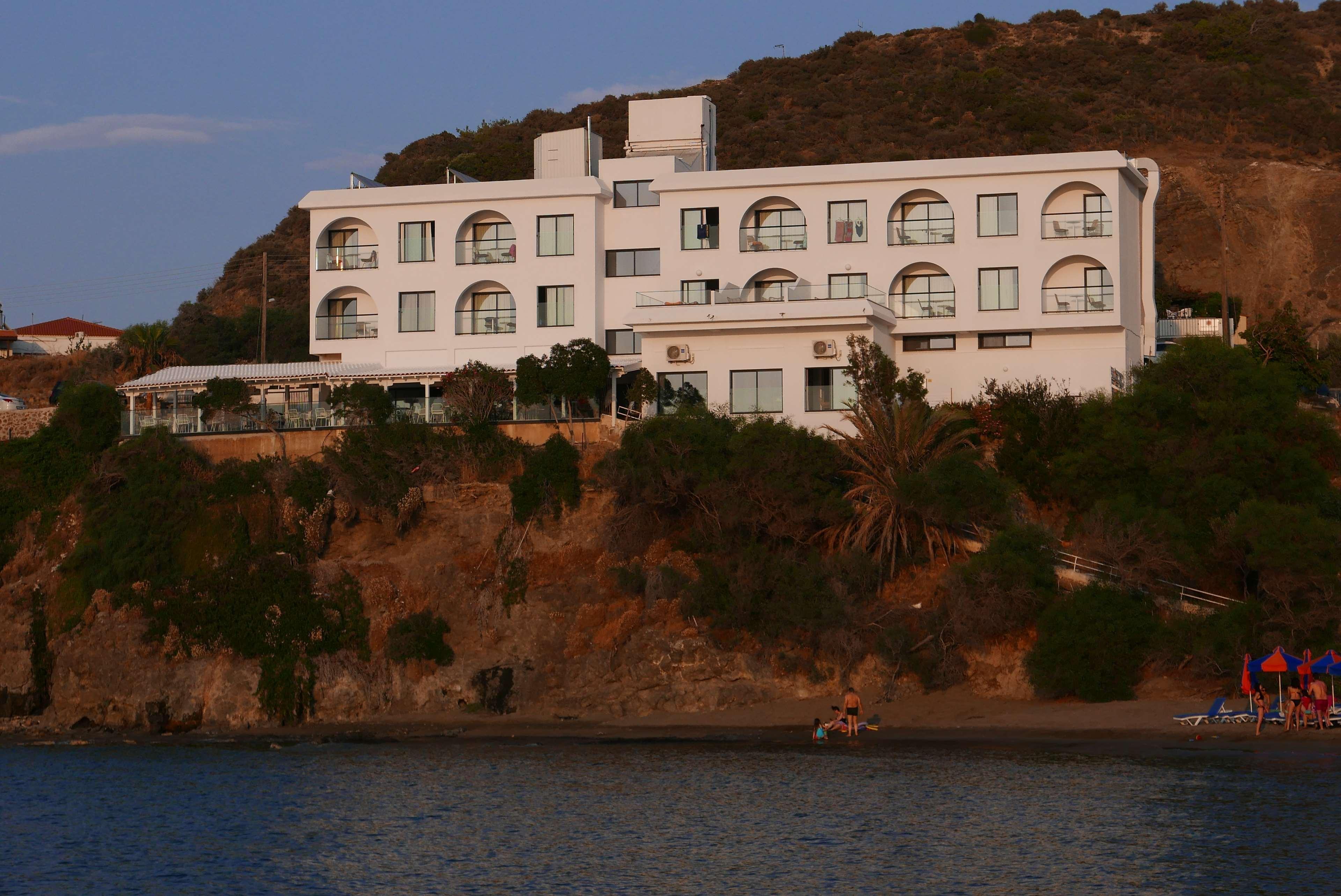 E.J. Pyrgos Bay Hotel Extérieur photo