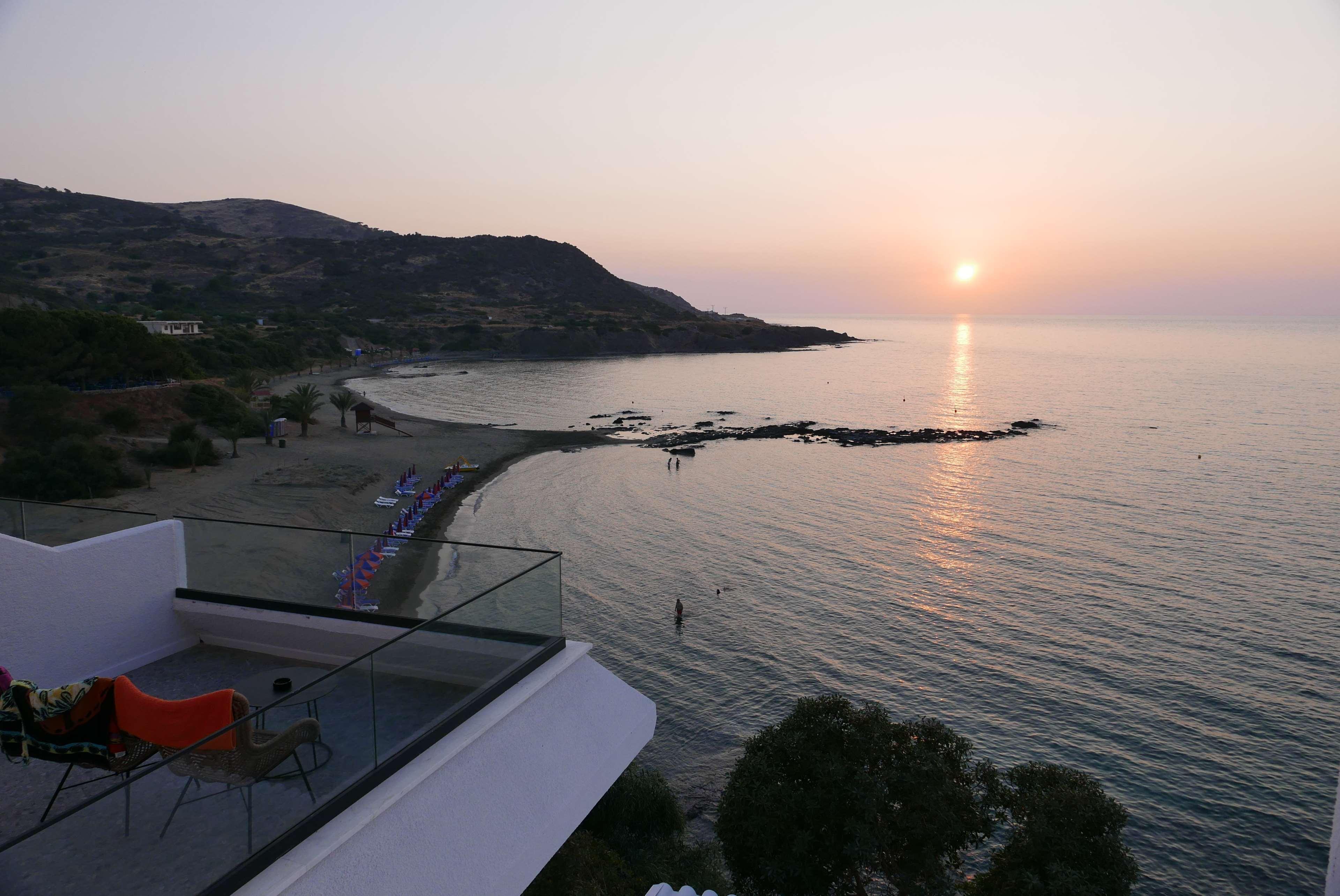 E.J. Pyrgos Bay Hotel Extérieur photo
