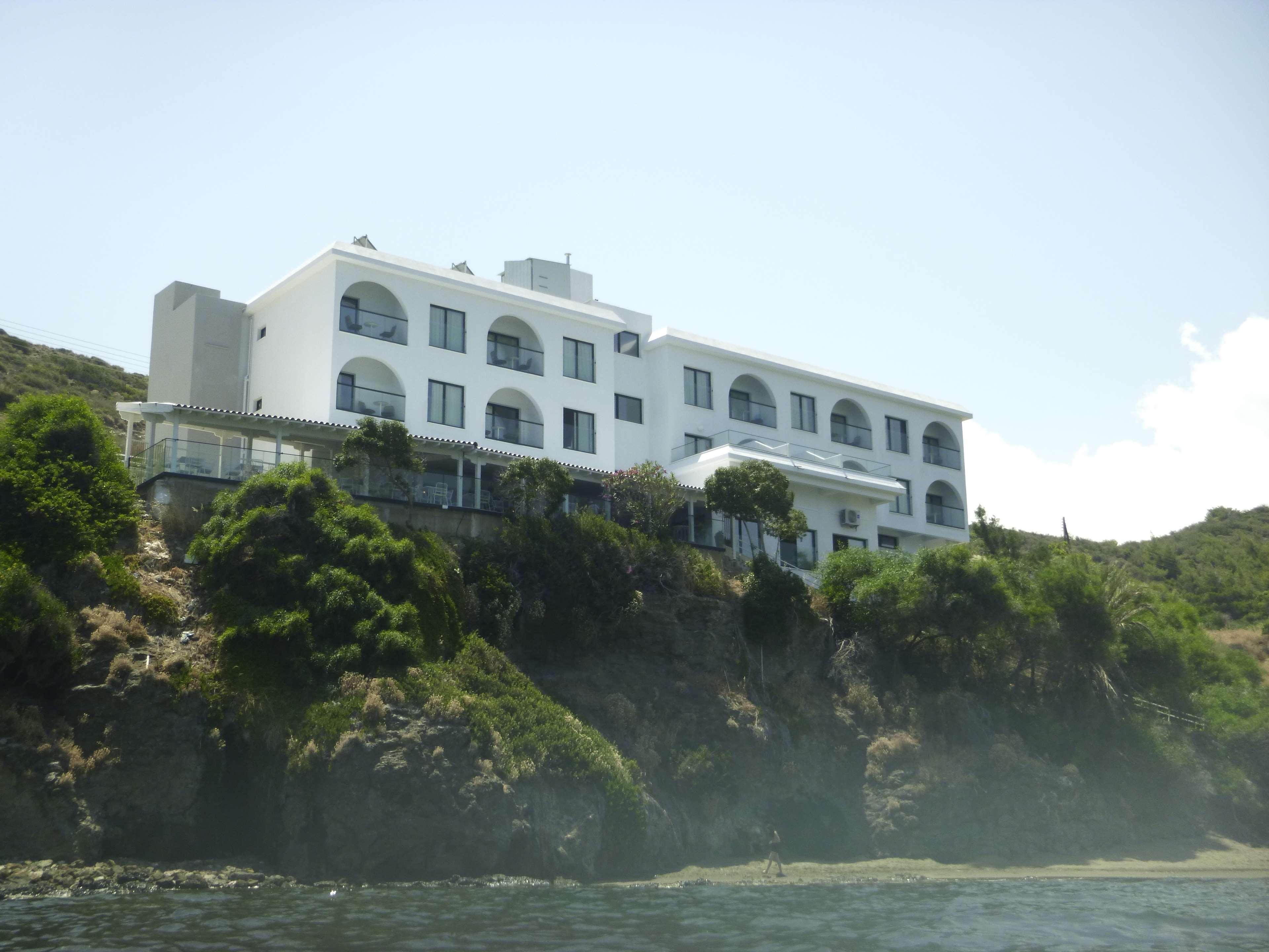 E.J. Pyrgos Bay Hotel Extérieur photo