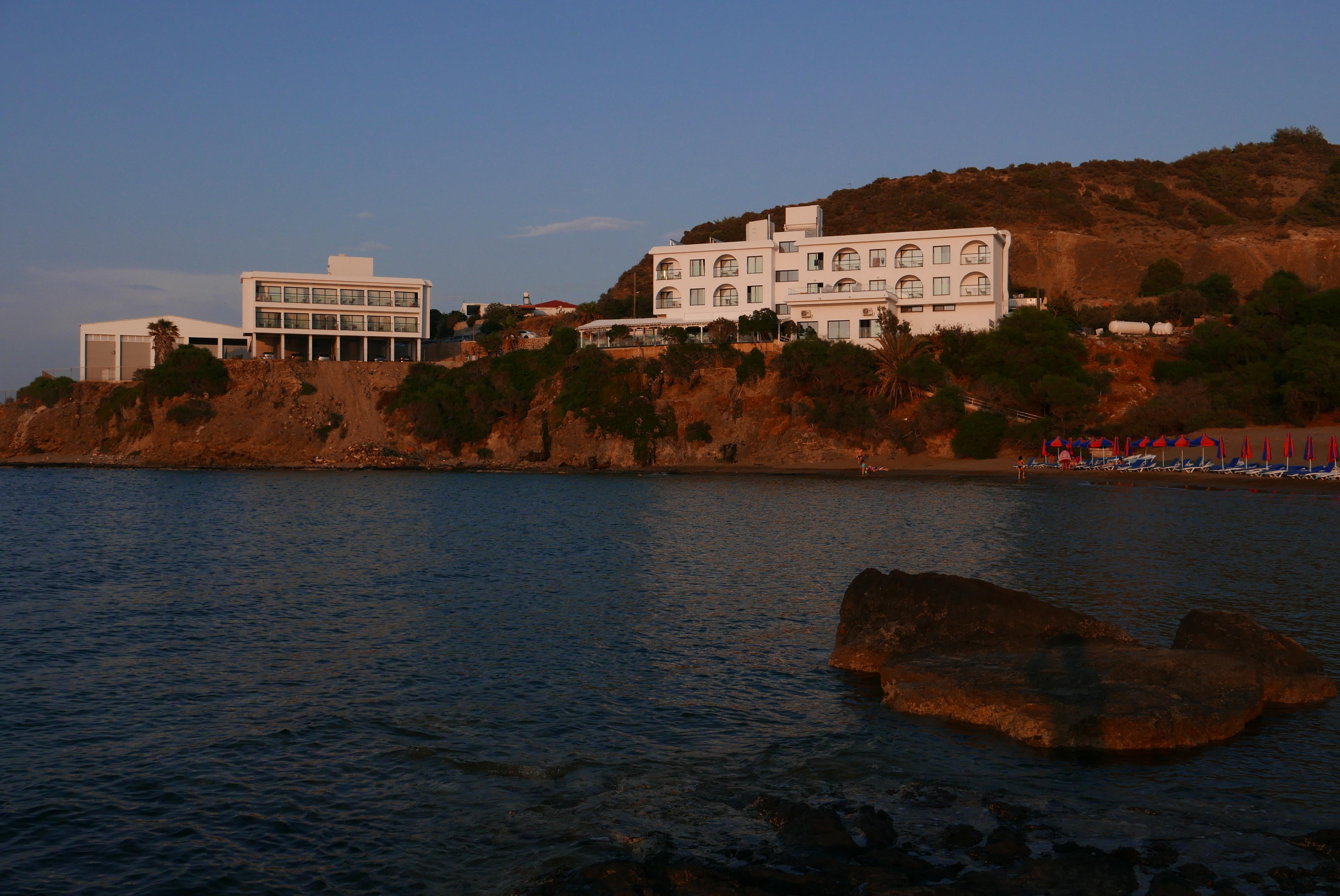 E.J. Pyrgos Bay Hotel Extérieur photo