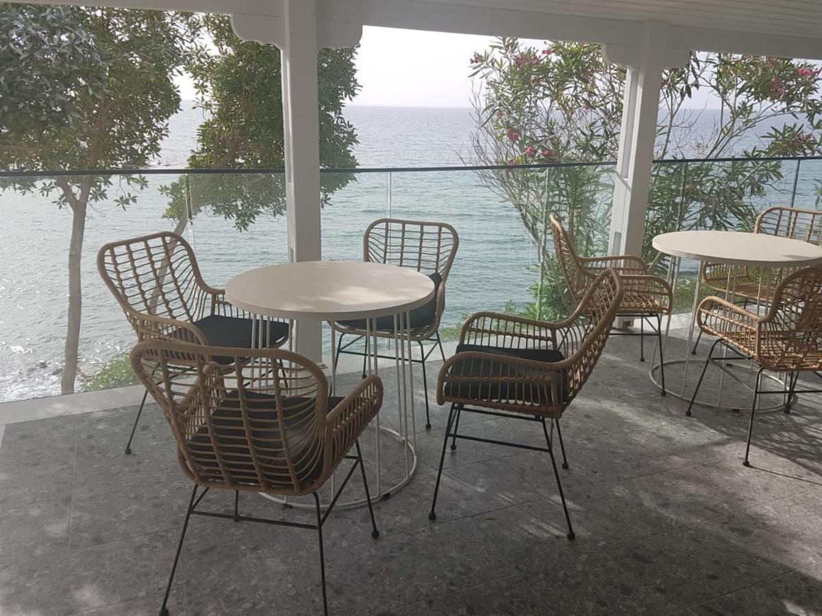 E.J. Pyrgos Bay Hotel Extérieur photo